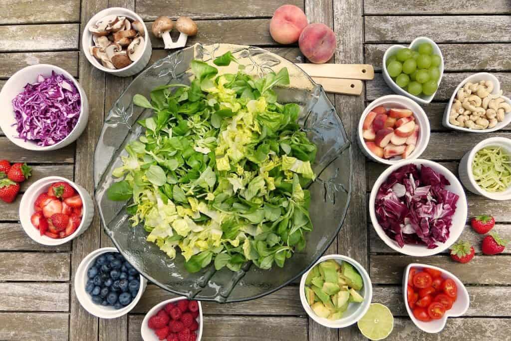 Alimentarse ¿Es lo mismo ALIMENTARSE y NUTRIRSE? - Policlinica Omega